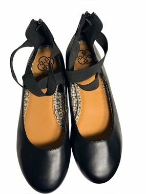 Daisy Fuentes Russo Black Ballet Flats with Cross-Strap Ankle Zipper Size 8M